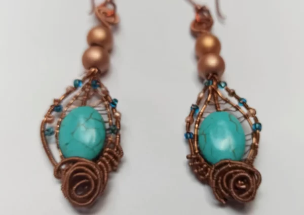 Pendientes artesanales de cobre y turquesa